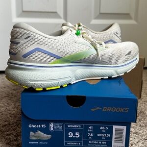 brooks ghost running shoes